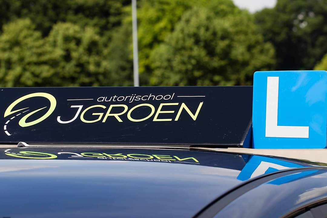 Judith Groen rijinstructeur Emmen, Rijles Autorijschool J. Groen, Rijschool Emmen lesauto